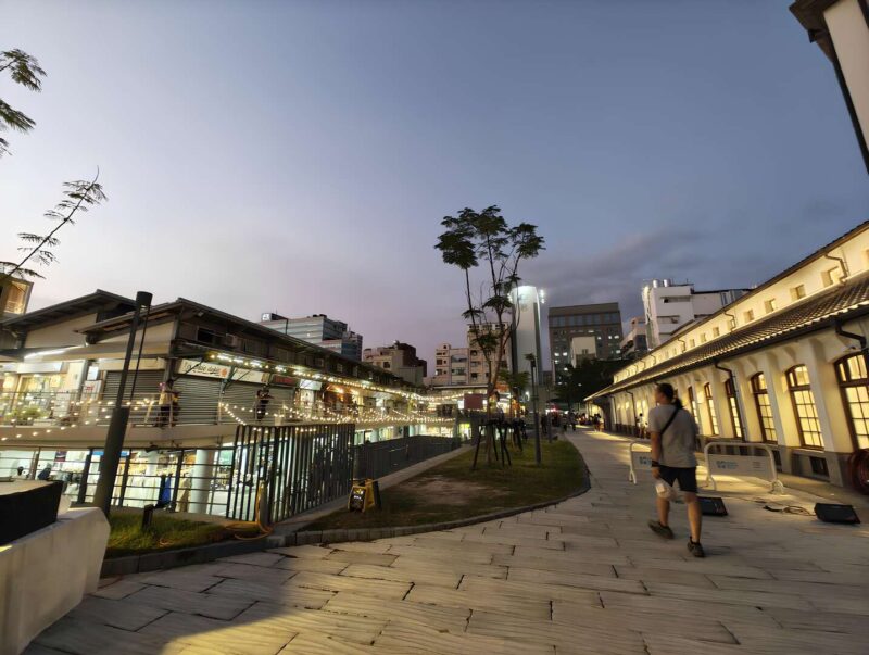 西市場外夜晚 台南住宿 台南旅店推薦