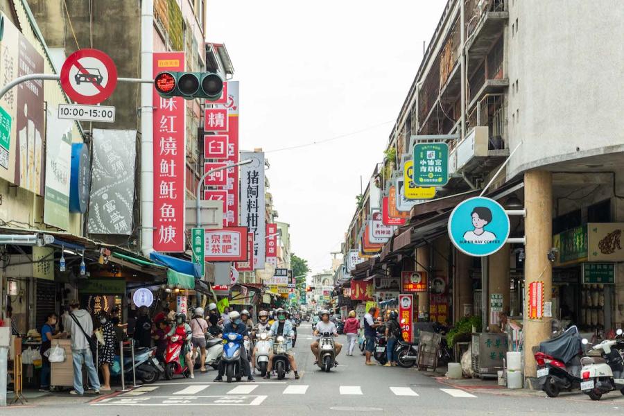 台南老商圈煥然一新！孔廟街區融入儒學六藝、國華友愛招牌重塑，以設計串起府城文化與美學體驗| La Vie